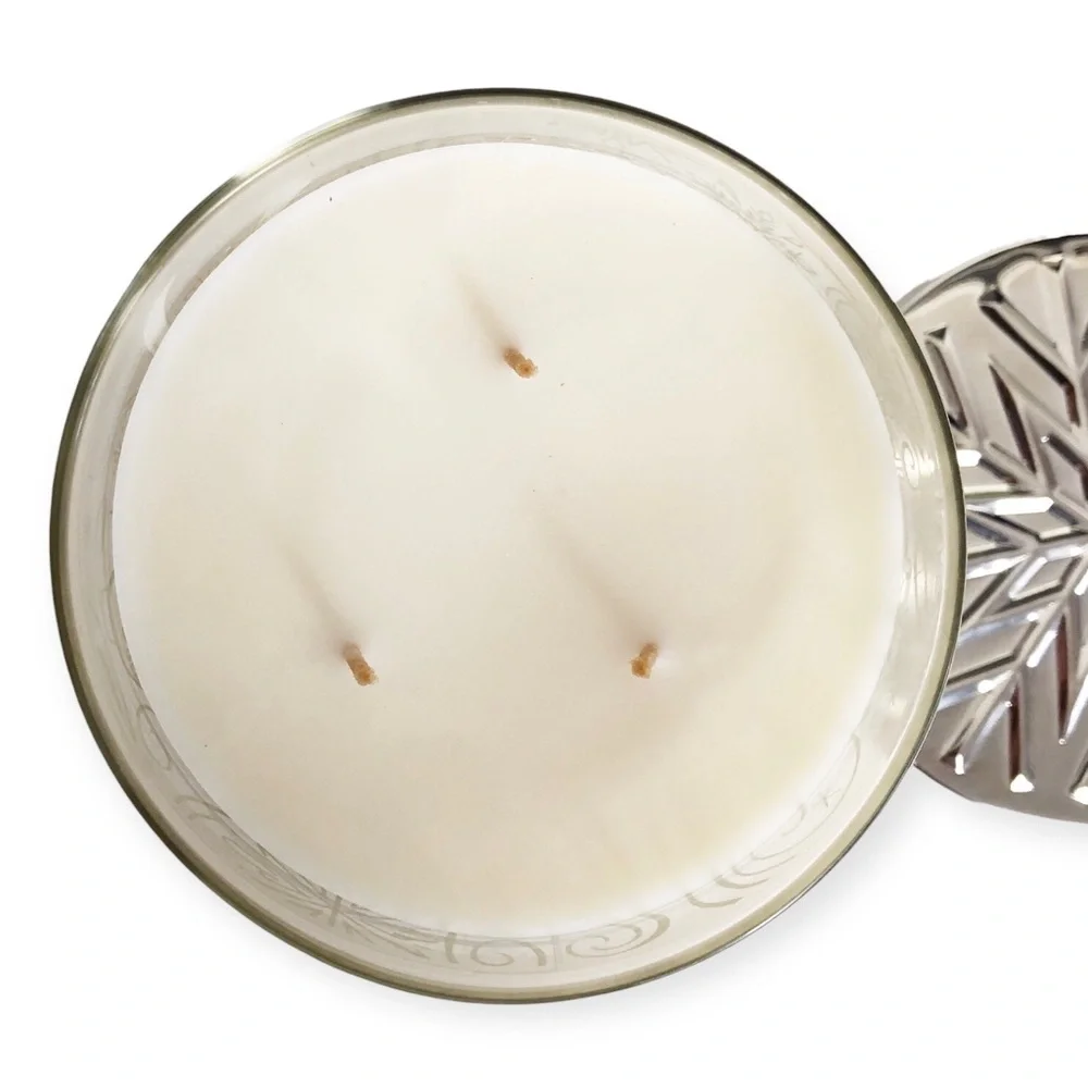 Bath & Body Works Winter 3 Wick Scented Candle NWT Holidays Christmas - Picture 4 of 5